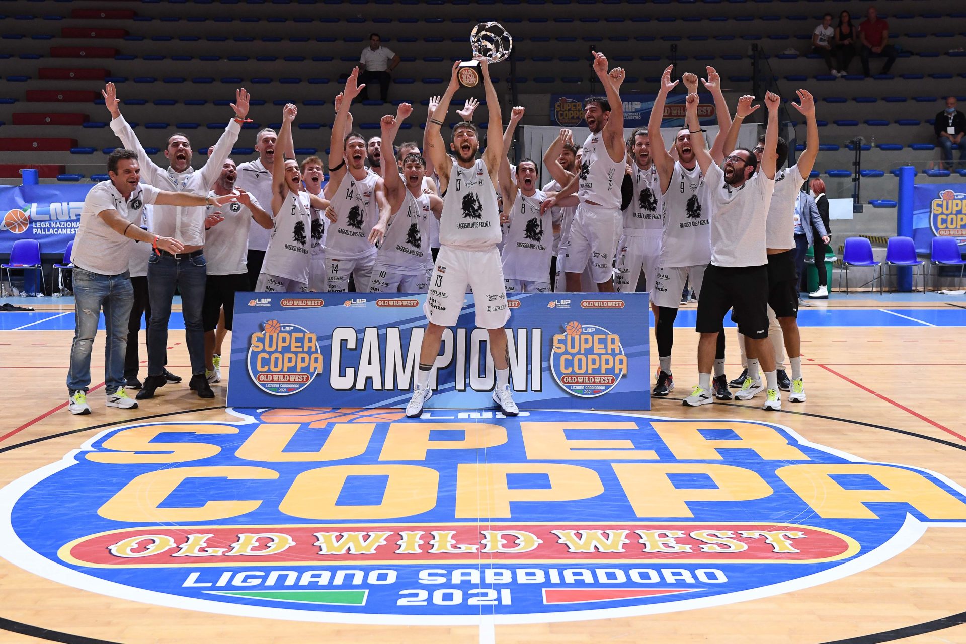 I Raggisolaris Vincono La Supercoppa