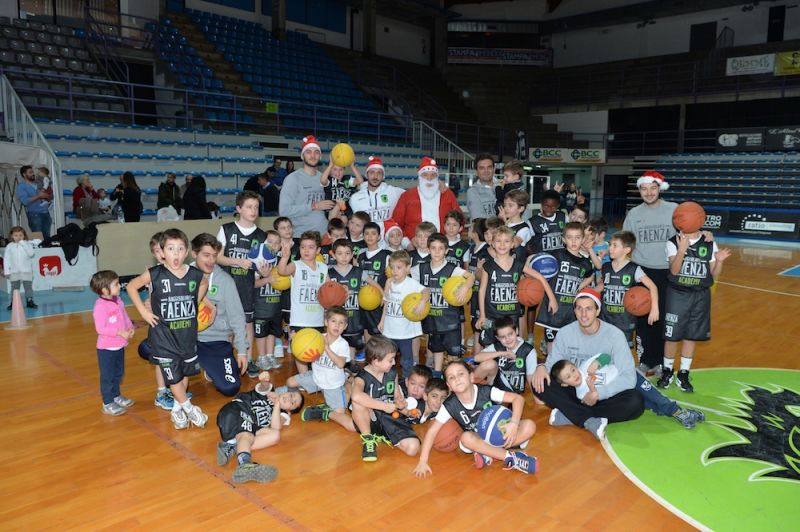 Festa Di Natale Raggisolaris Academy